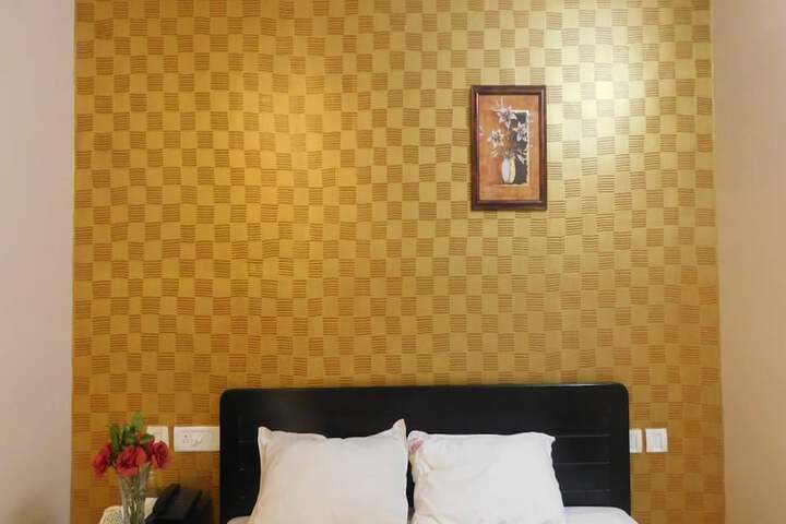 Room 9 of 22