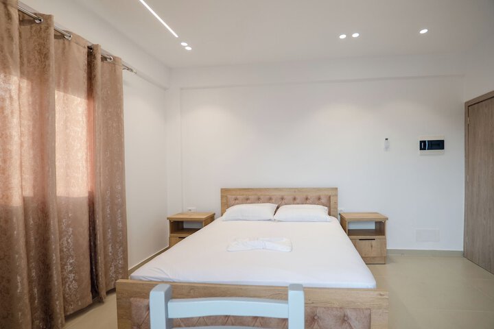 Room 5 of 81