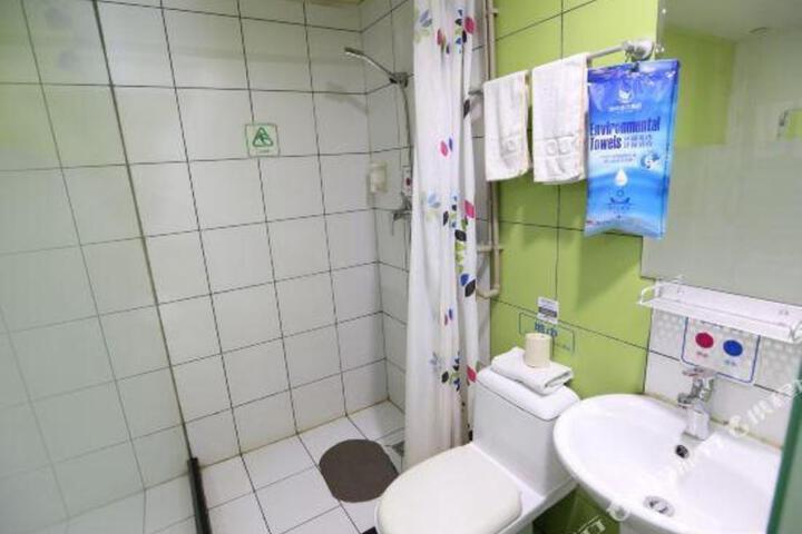 100 Hotel (Guangzhou Panyu Shiqiao Metro Station)