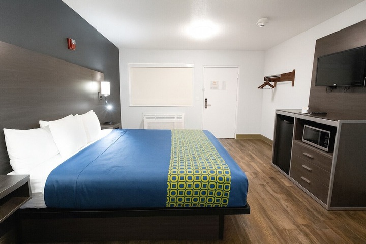 Room 37 of 61