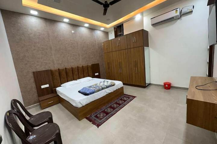 Room 11 of 36