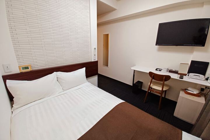Room 10 of 18