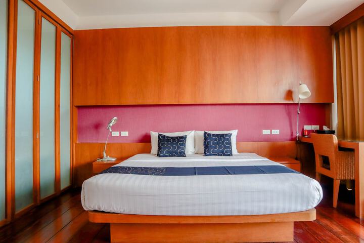 Room 8 of 160