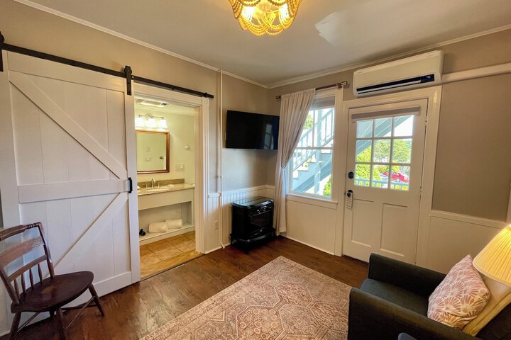 Room 41 of 106