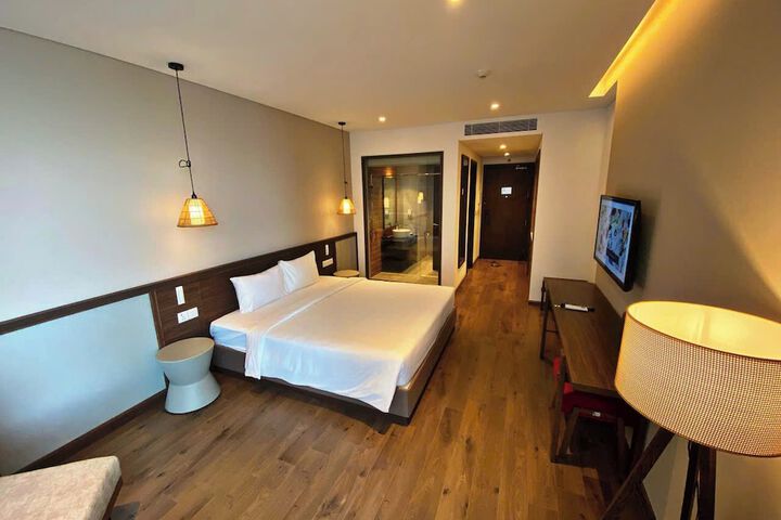 Room 2 of 63