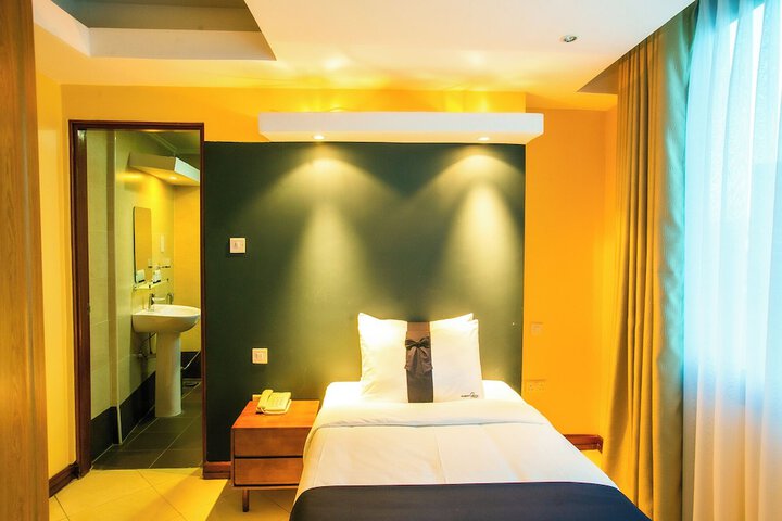 Room 5 of 91