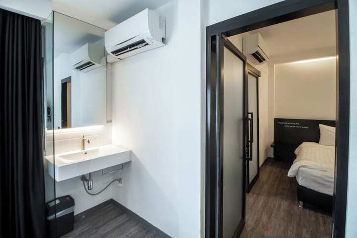 Room 13 of 44