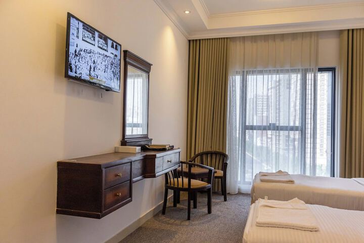 Room 10 of 22