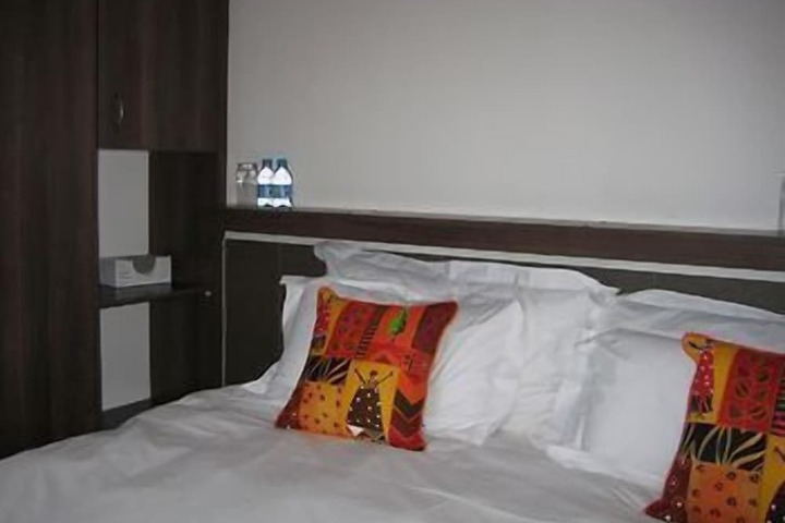 Room 27 of 109