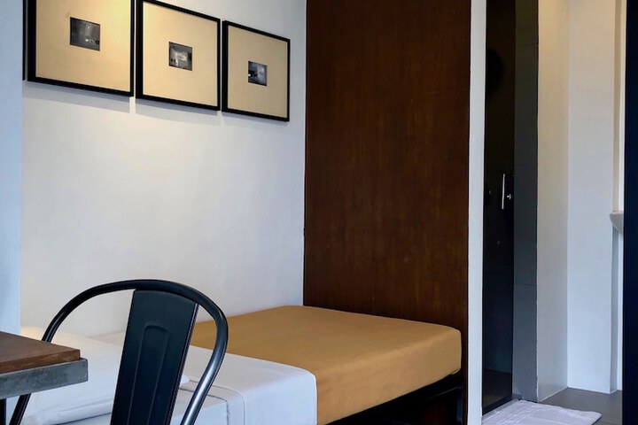 Room 28 of 40