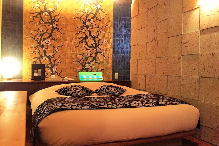 Room 3 of 9