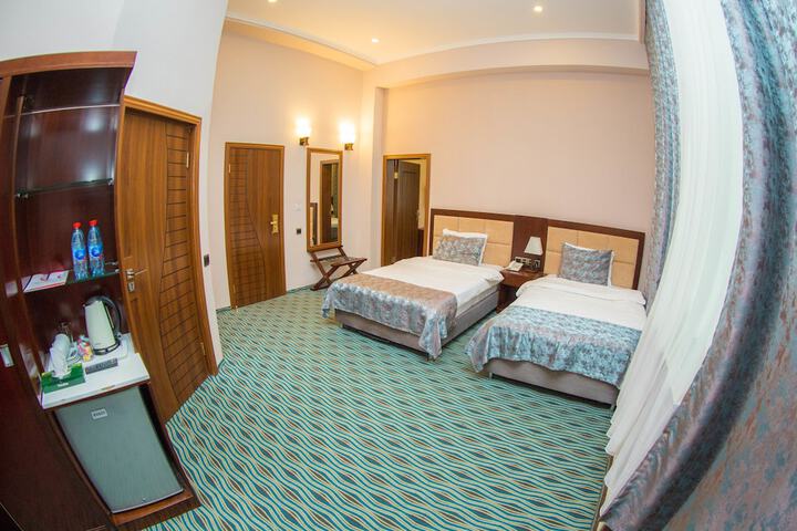 Room 6 of 33