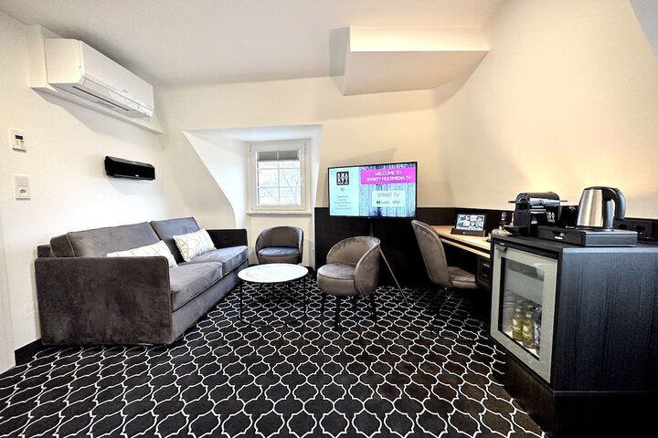 Room 52 of 194