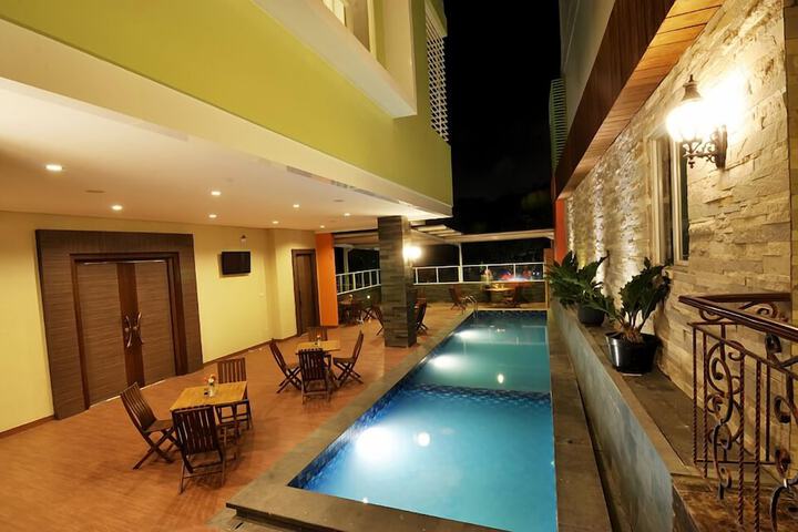 Pools & Facilities