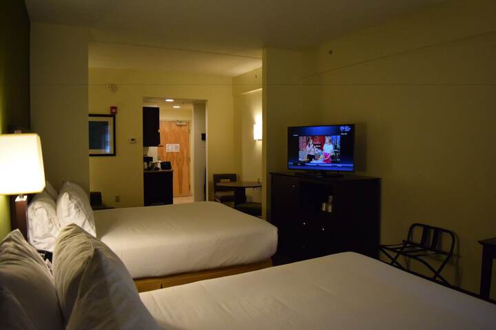 Room 2 of 65