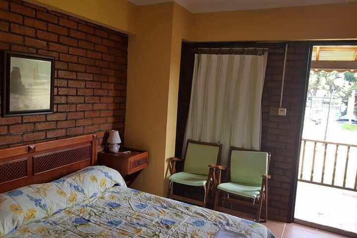 Room 6 of 37
