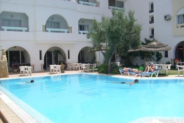 Hotel with Pool