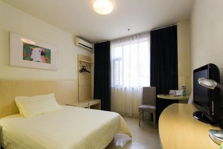 Room 3 of 11