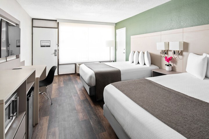 2 Queen Beds (9 of 21)