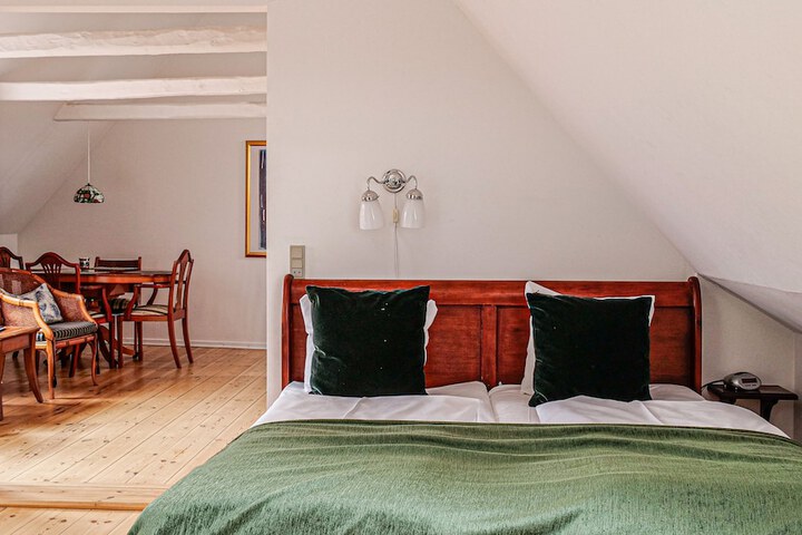 Room 26 of 214