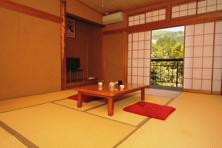 Room 5 of 65