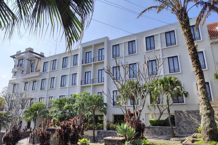 Hotel Exterior 21 of 23