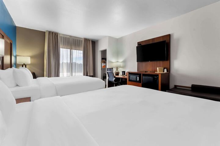2 Queen Beds Accessible (6 of 7)