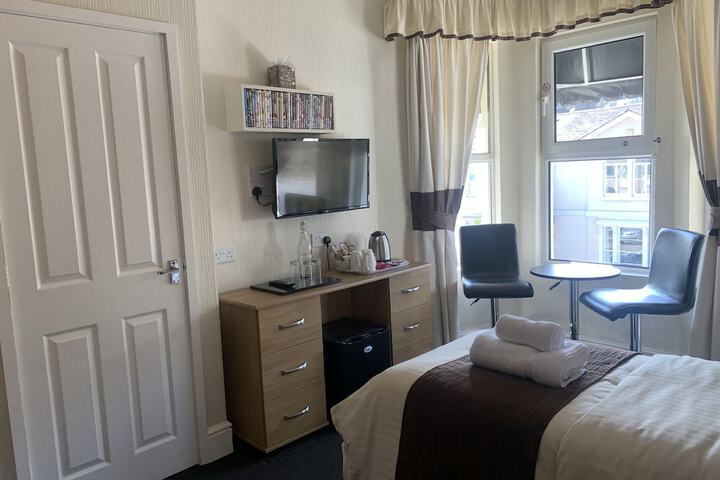 Room 9 of 65