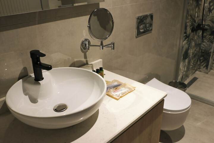 Room 27 of 61