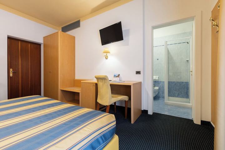Room 15 of 59