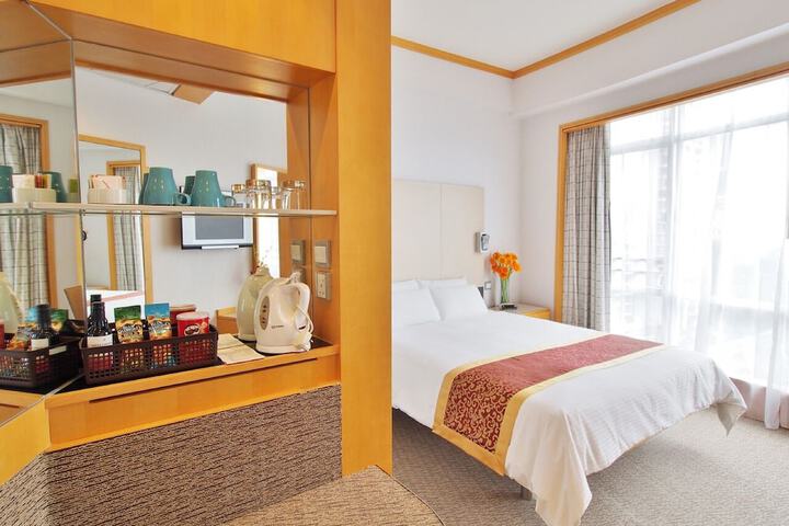 Room 10 of 38