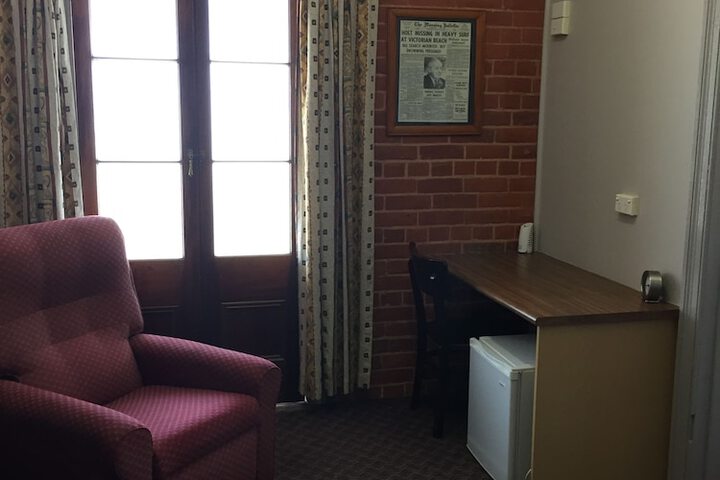 Room 13 of 36