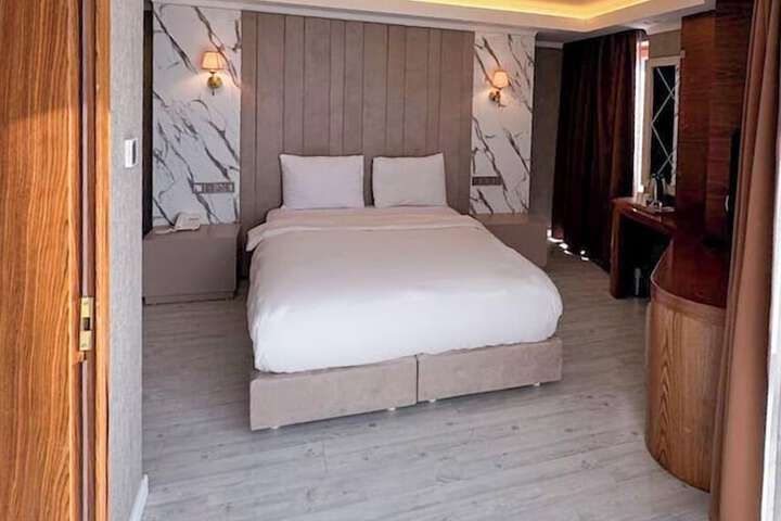 Room 5 of 40