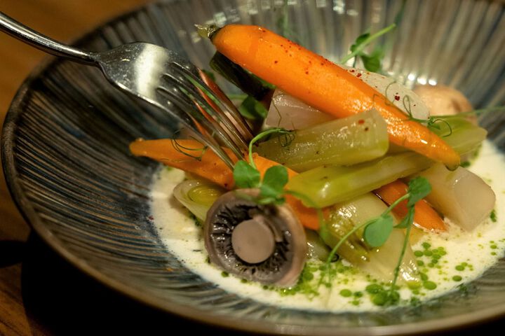 Dining 60 of 91