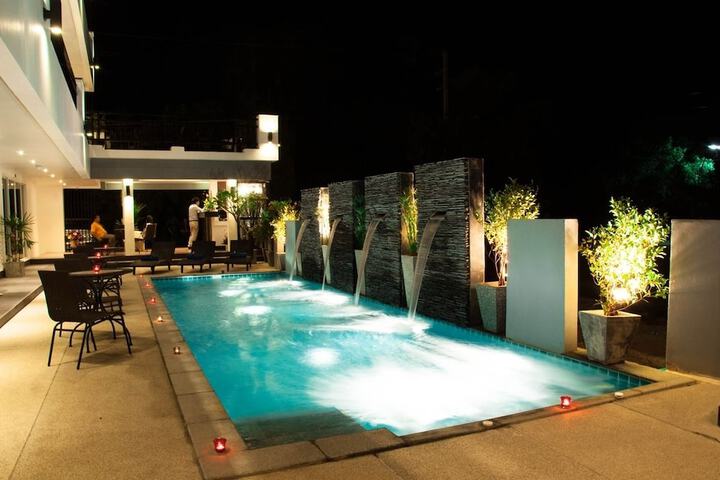 Pool Hotel
