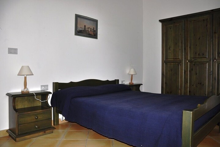 Room 2 of 33