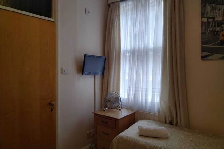 Room 37 of 283
