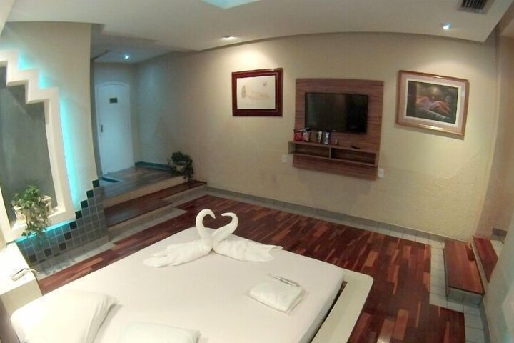 Room 13 of 63