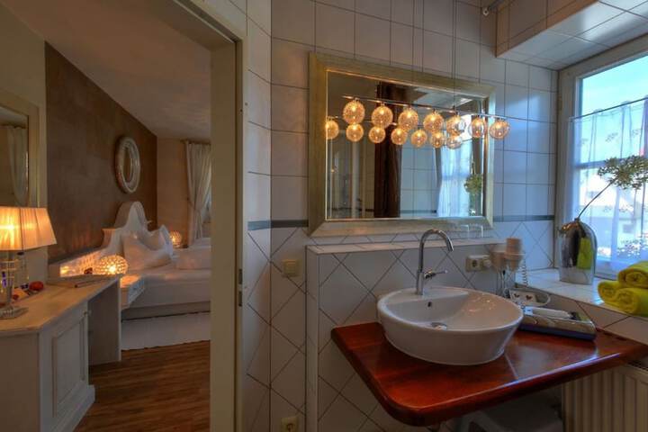 Room 32 of 58