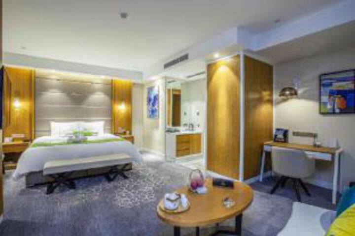 Room 16 of 16