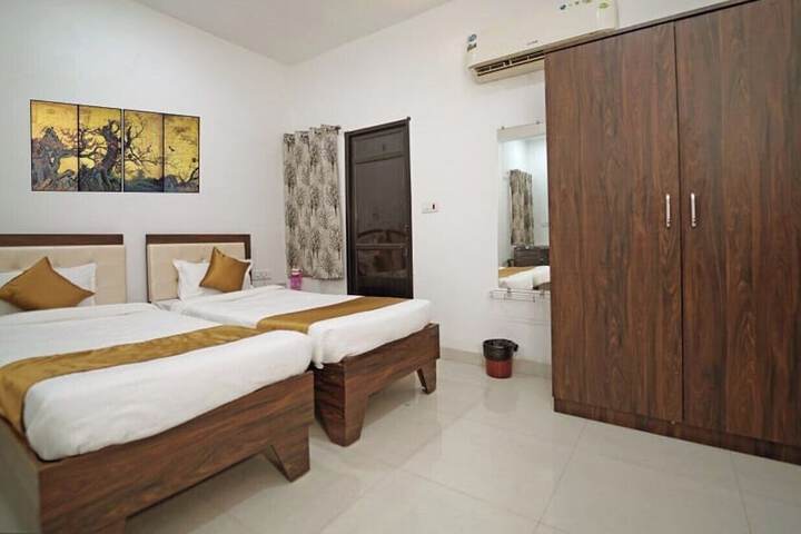 Room 8 of 23