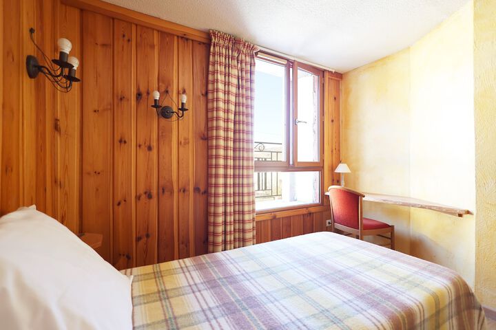 Room 10 of 25