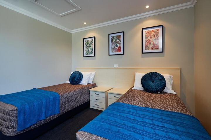 Room 10 of 40