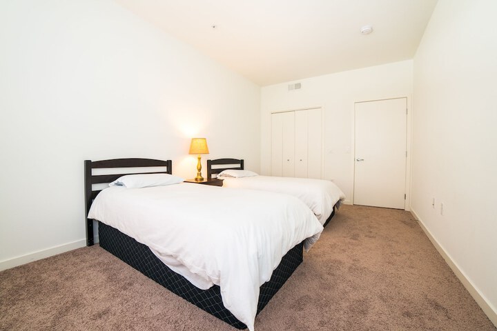 Room 13 of 76
