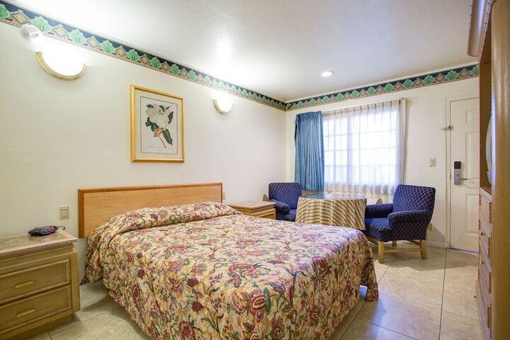 Basic Queen Bed (9 of 10)