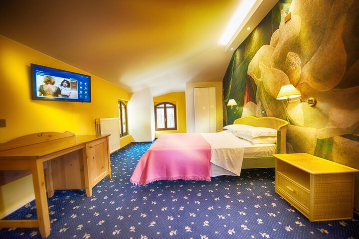 Room 17 of 54
