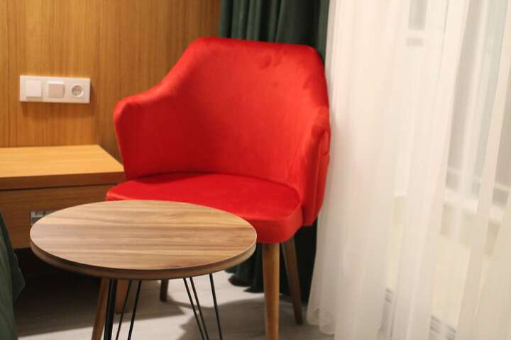 Room 27 of 102