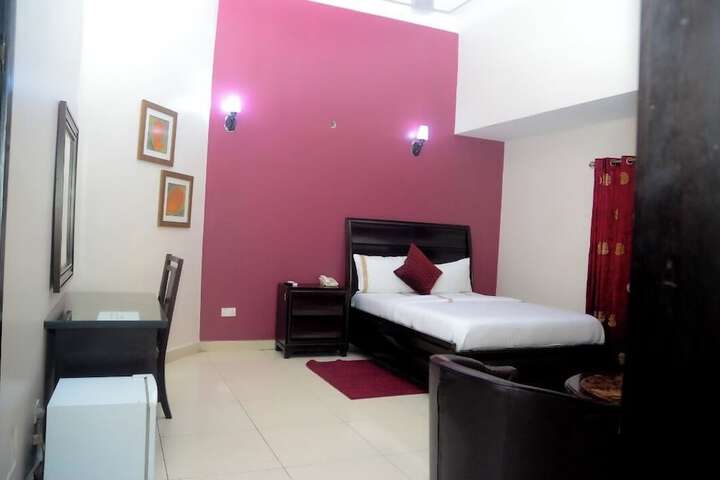Room 5 of 6