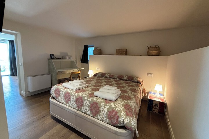 Room 14 of 93