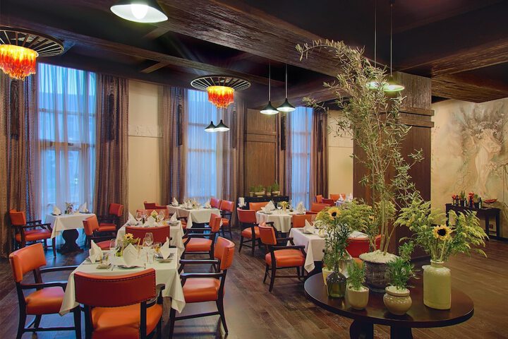 Dining 165 of 208